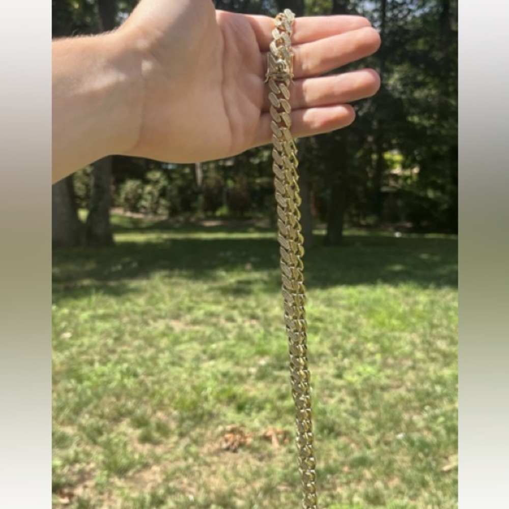 Miami Cuban Link Chain - Picture 9 of 14
